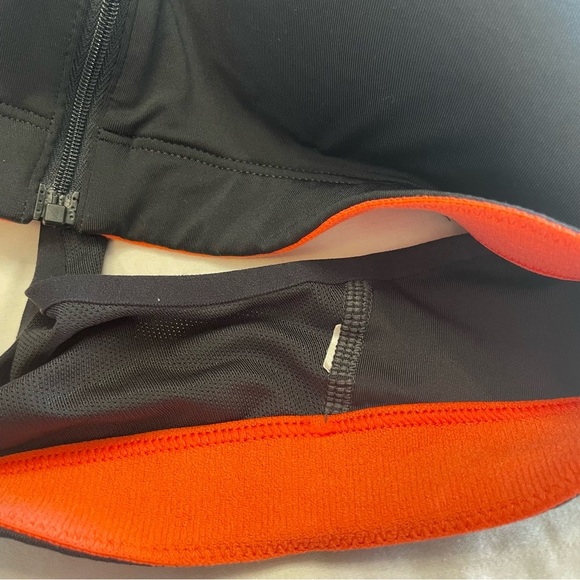 Under Armour 34D Black Front Zipper with Hook and Eye Sports Bra PRELOVED - Picture 8 of 9